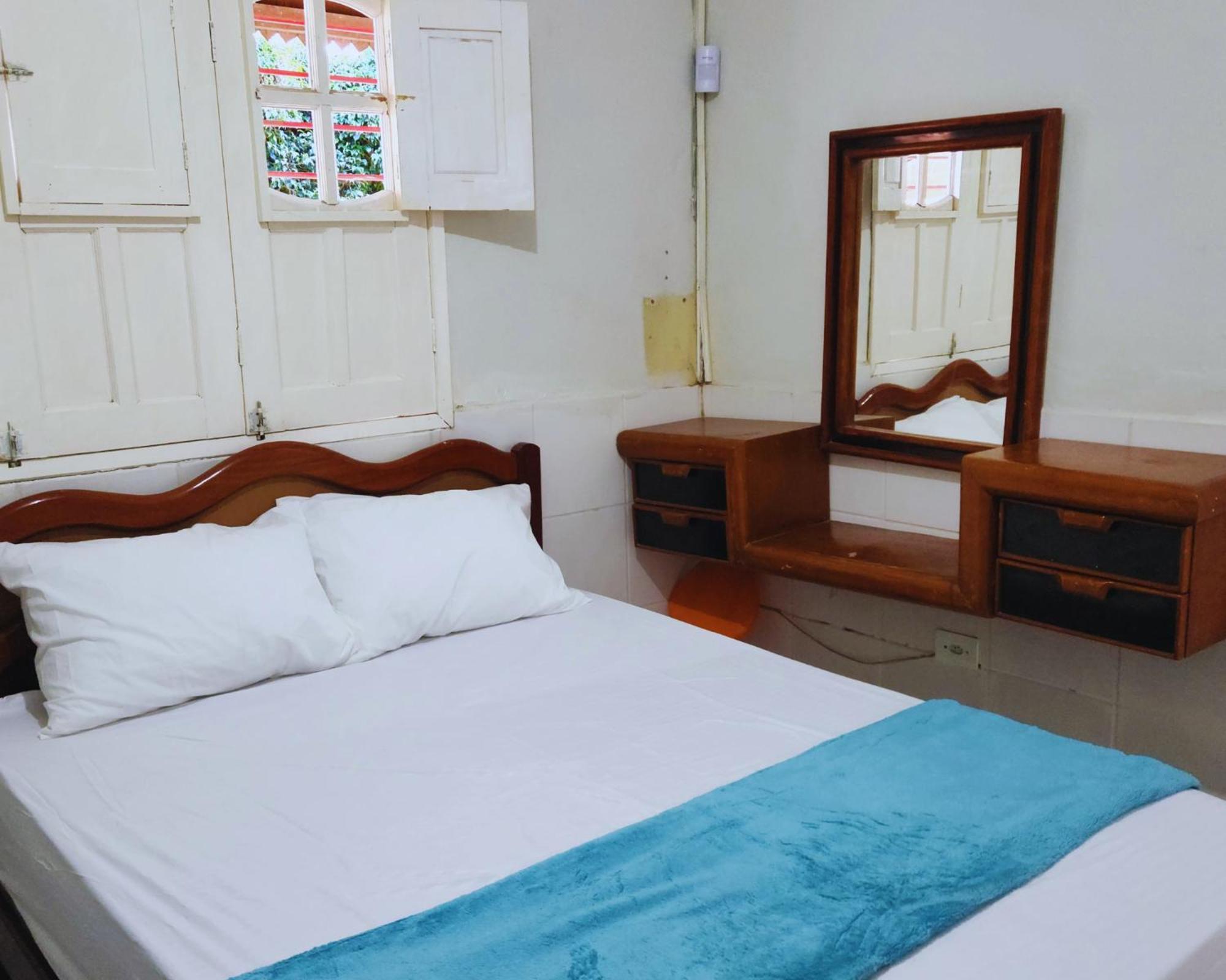 GRA325 | Spacious Retreat with Pool and Barbecue.