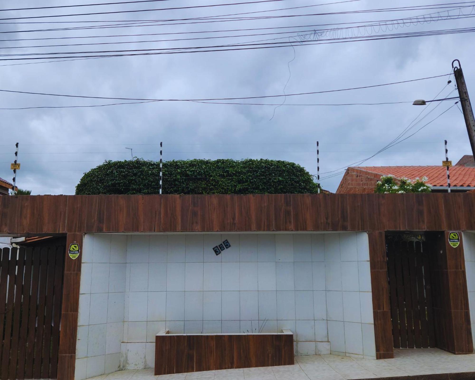 GRA325 | Spacious Retreat with Pool and Barbecue.