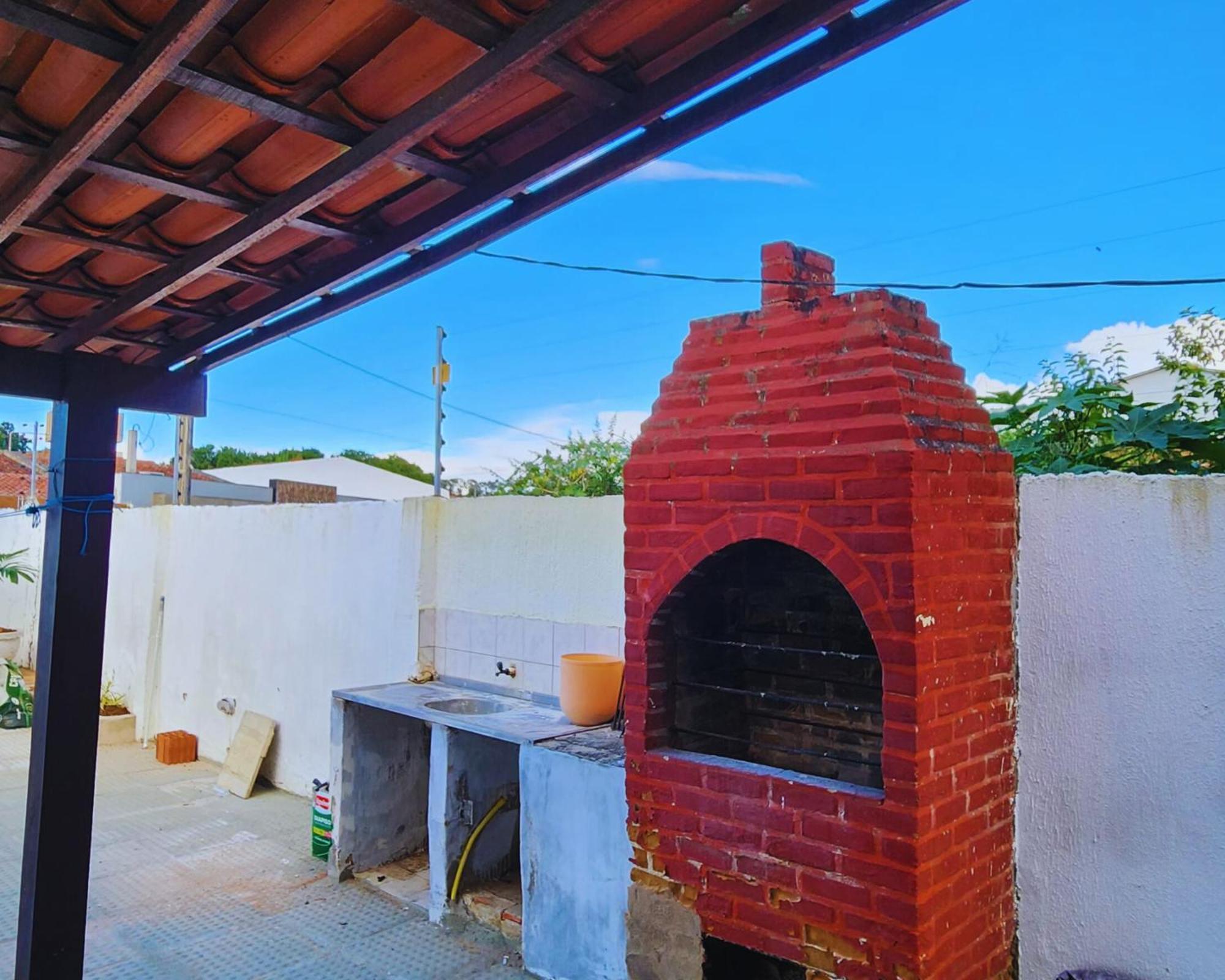 GRA325 | Spacious Retreat with Pool and Barbecue.