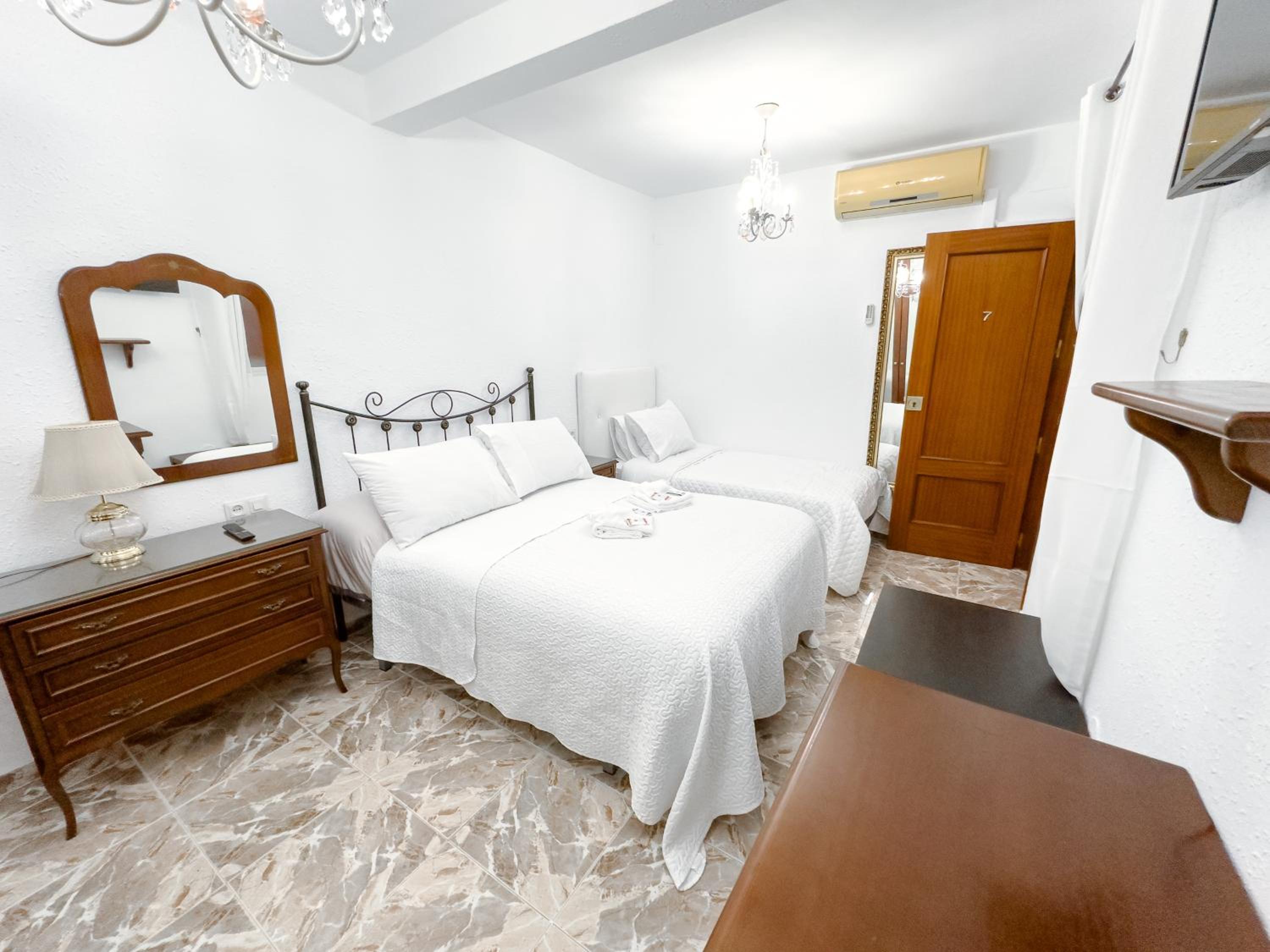 Hostal Habitaciones & Suites Don Pepín