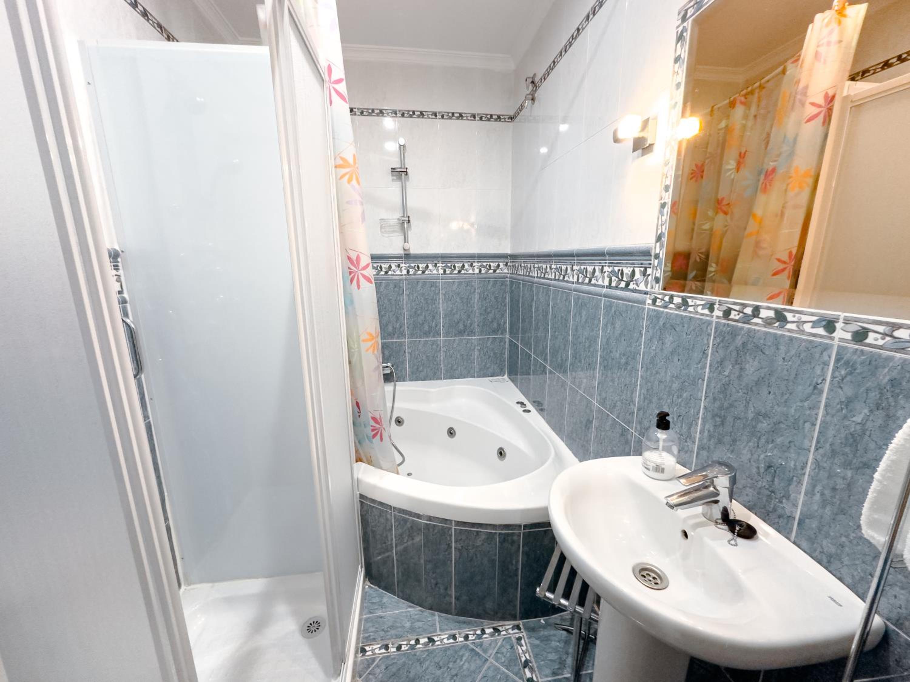 Hostal Habitaciones & Suites Don Pepín