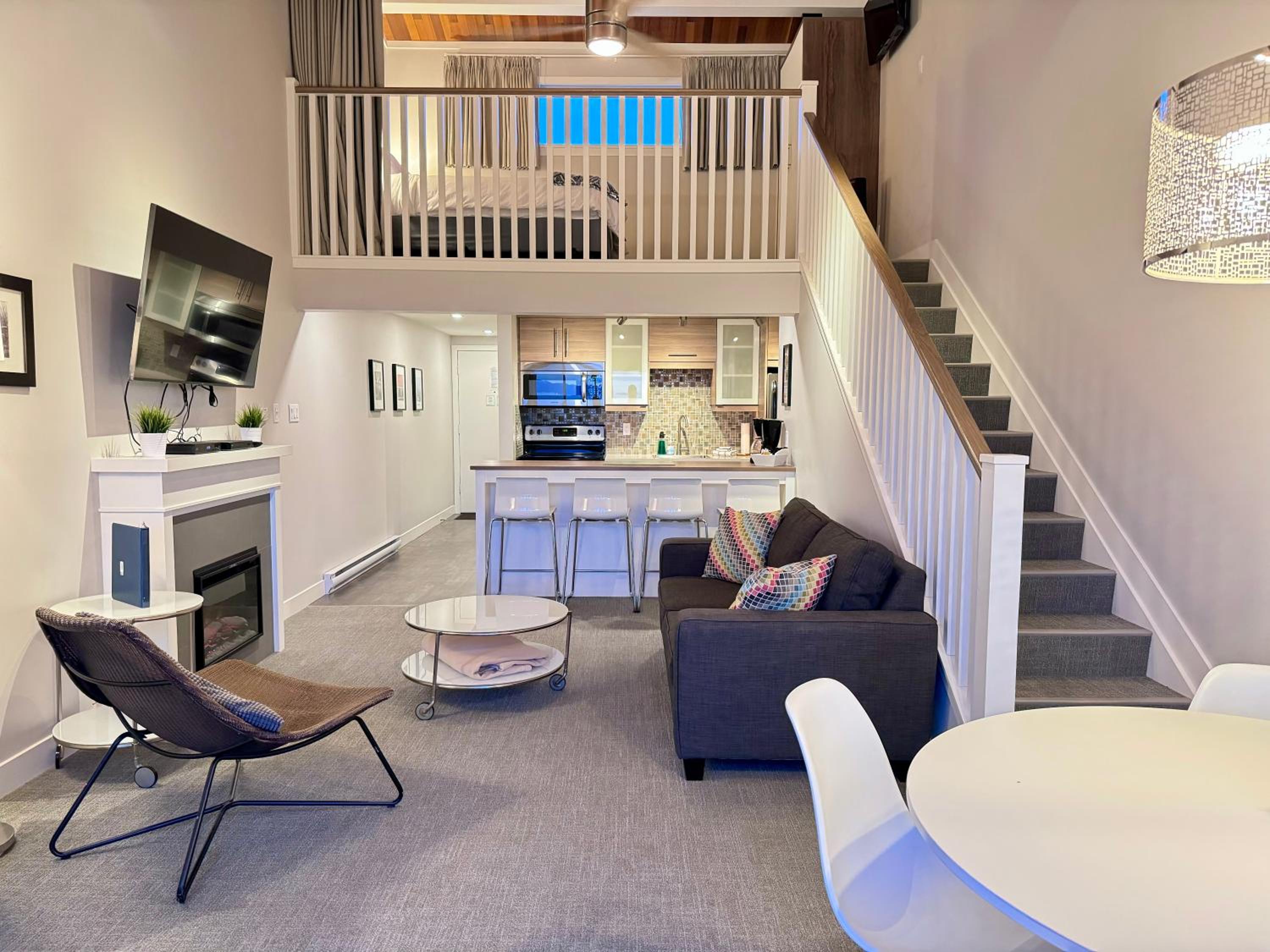 Oceanfront Studio with Loft - amazing views!
