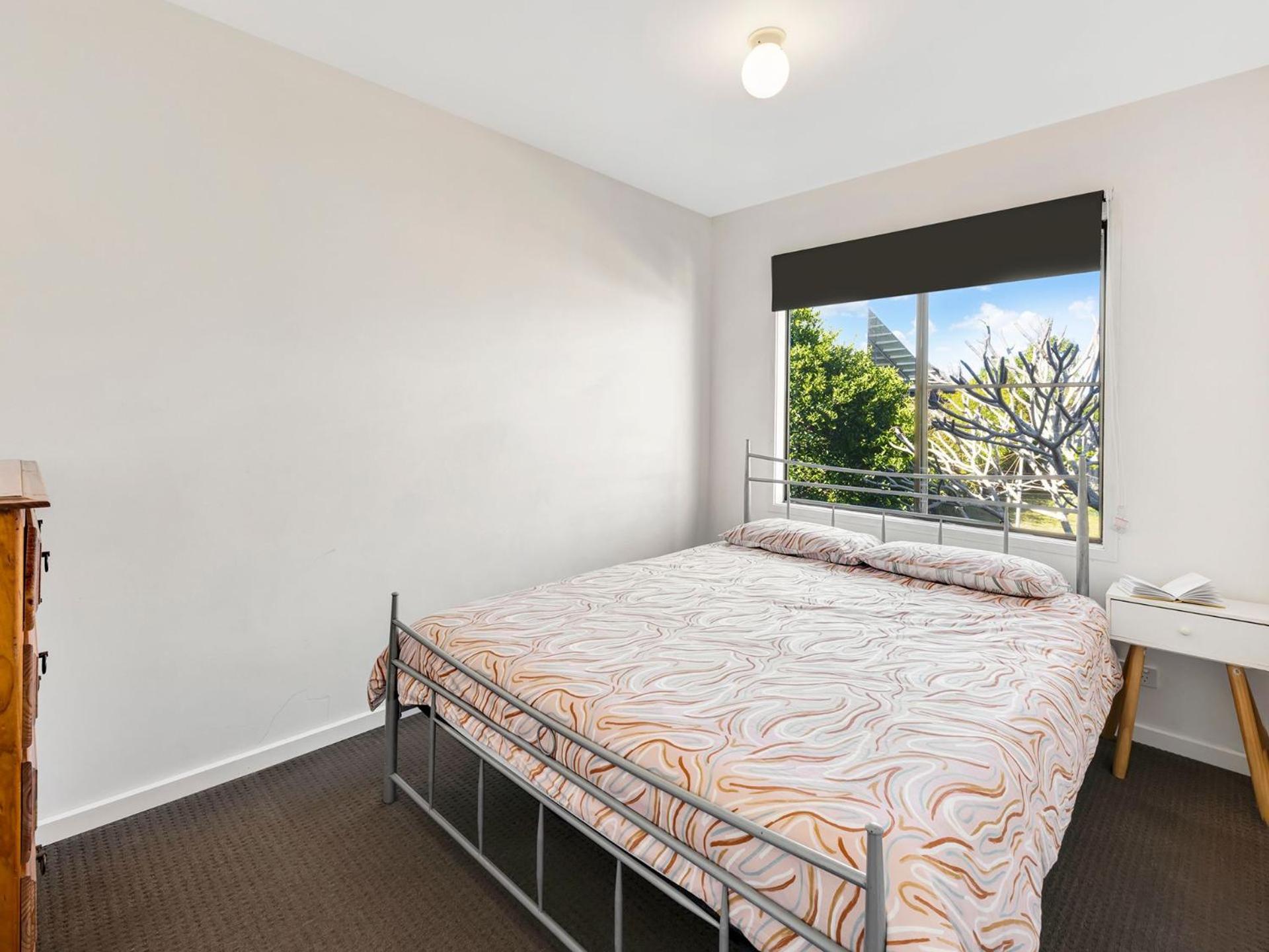 Hibiscus Dreaming - Walking distance to the beach