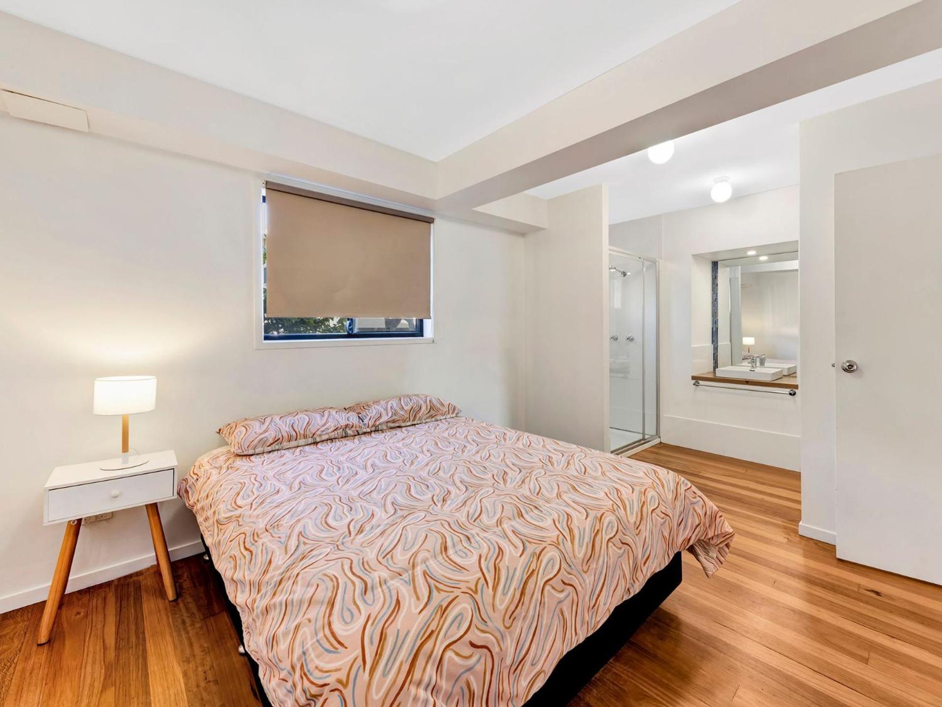 Hibiscus Dreaming - Walking distance to the beach