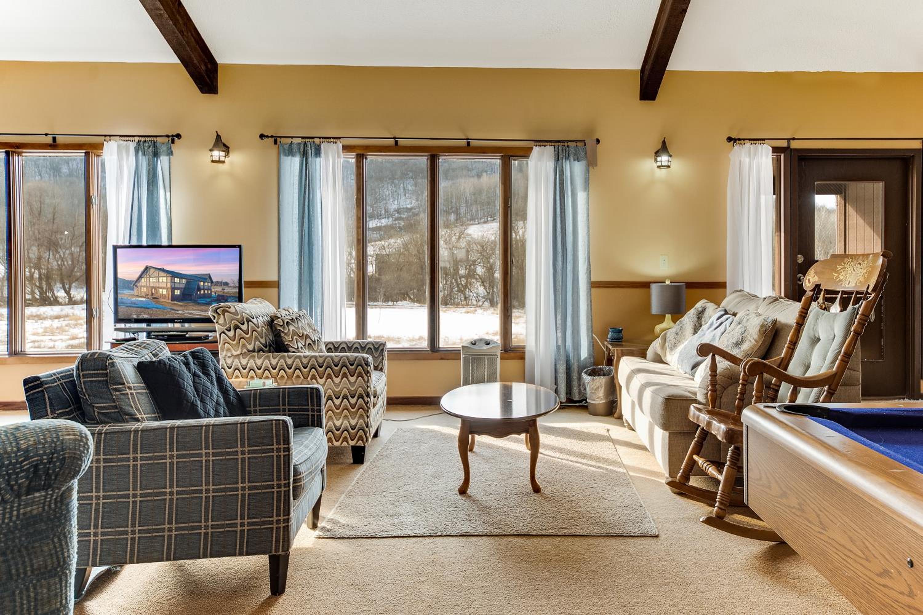 Star Hawk Springs Chateaux - Large 6 Bdrm Retreat view 5