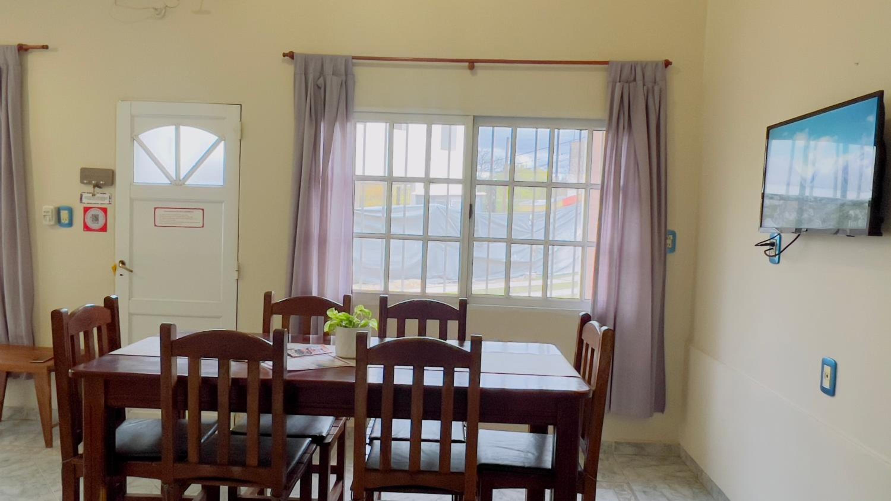 CASA en Balneario c pileta compartida cerca del Centro