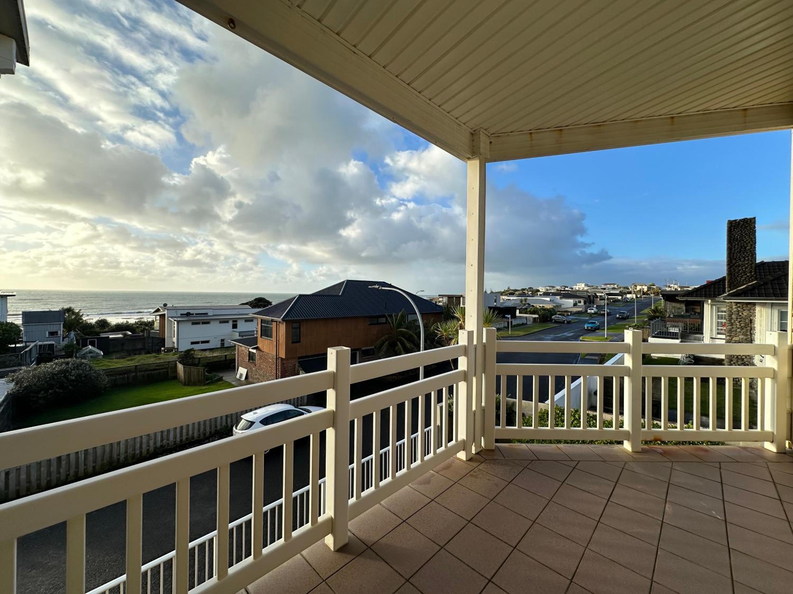 Hamblyn Heights Stunning Seaviews in New Plymouth