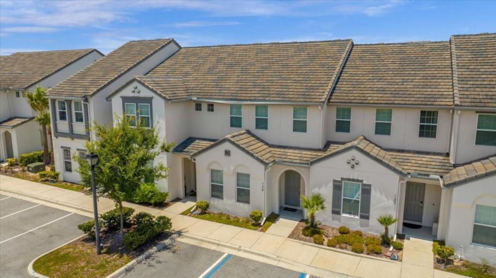 4 Bedroooms3.5 Bathrooms Festival Resort 126CD view 3