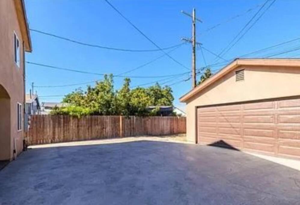Huge 10 bedrooms! South of DTLA