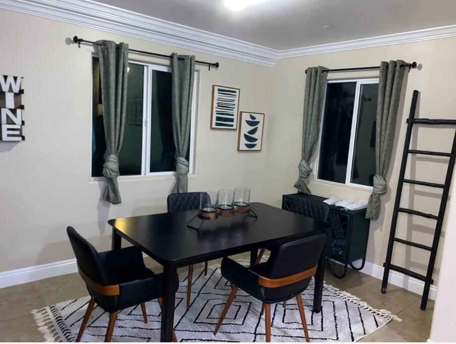 Huge 10 bedrooms! South of DTLA