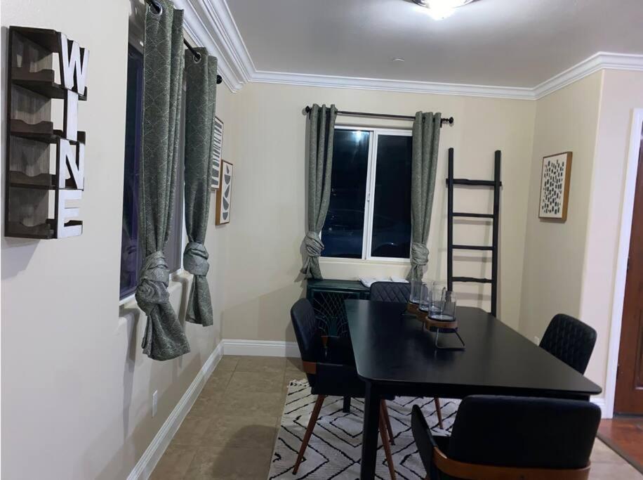 Huge 10 bedrooms! South of DTLA