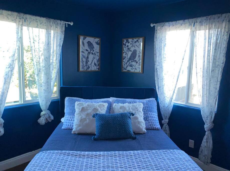 Huge 10 bedrooms! South of DTLA