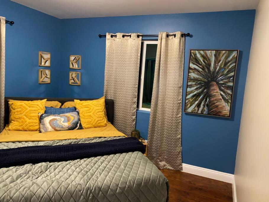 Huge 10 bedrooms! South of DTLA