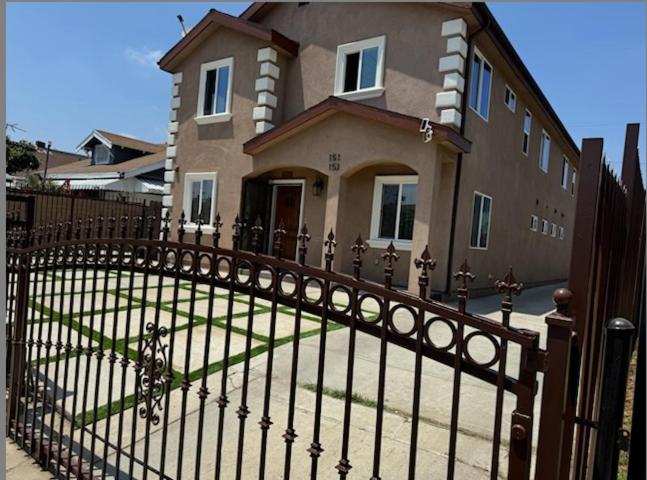 Huge 10 bedrooms! South of DTLA