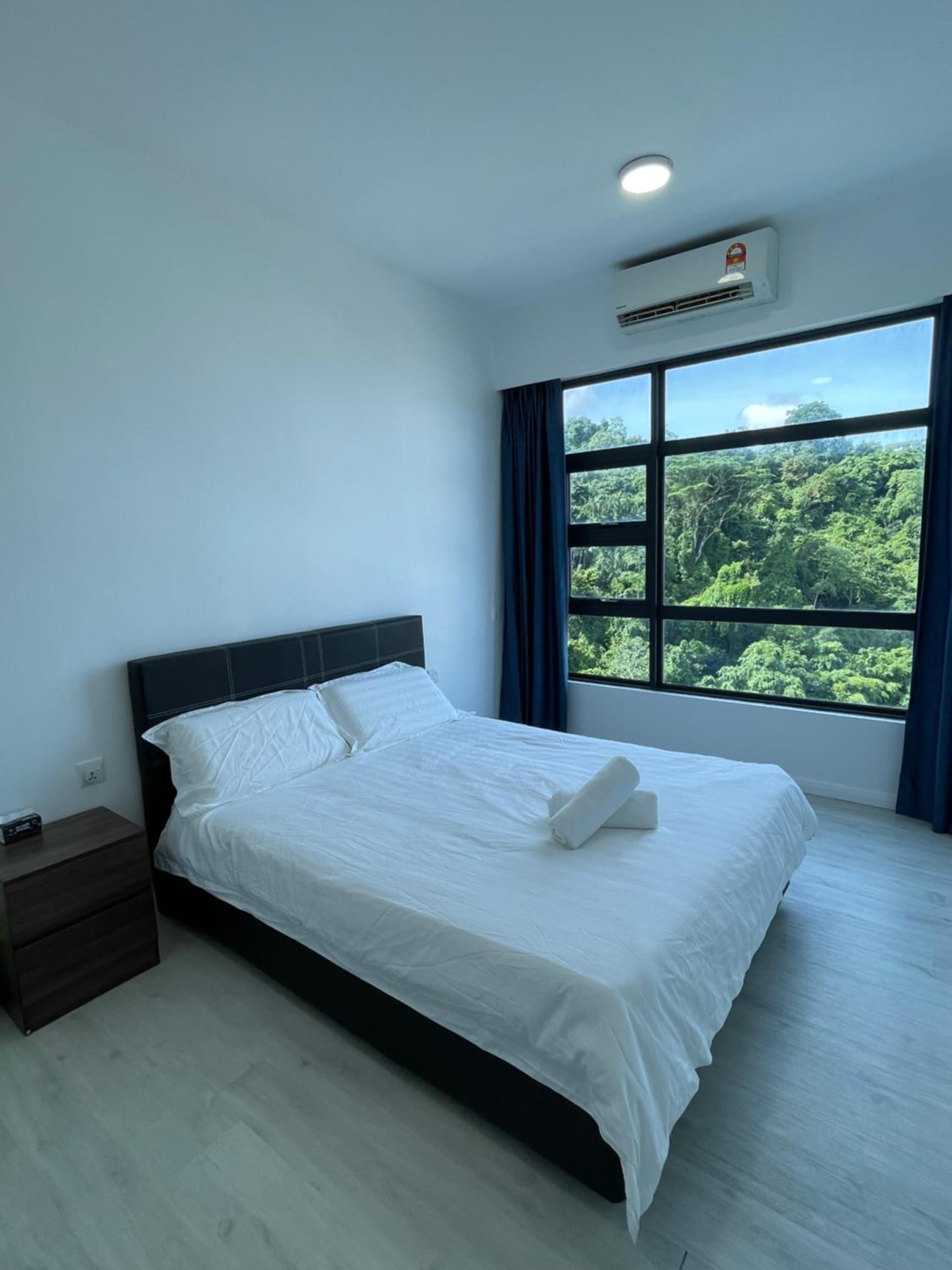 JQ 2 Bedroom Apt Near Suria Mall photo 8