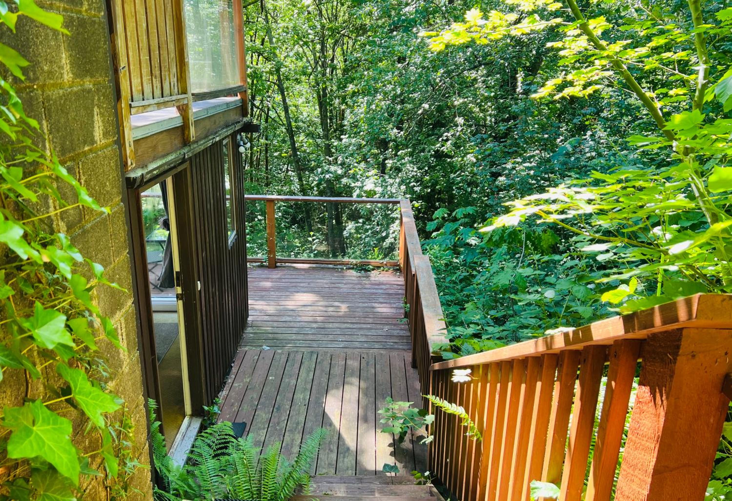 Creekside private suite