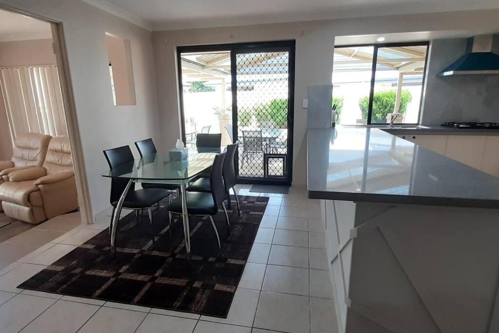 The Retreat - Central & Quiet Location - Cockburn Central