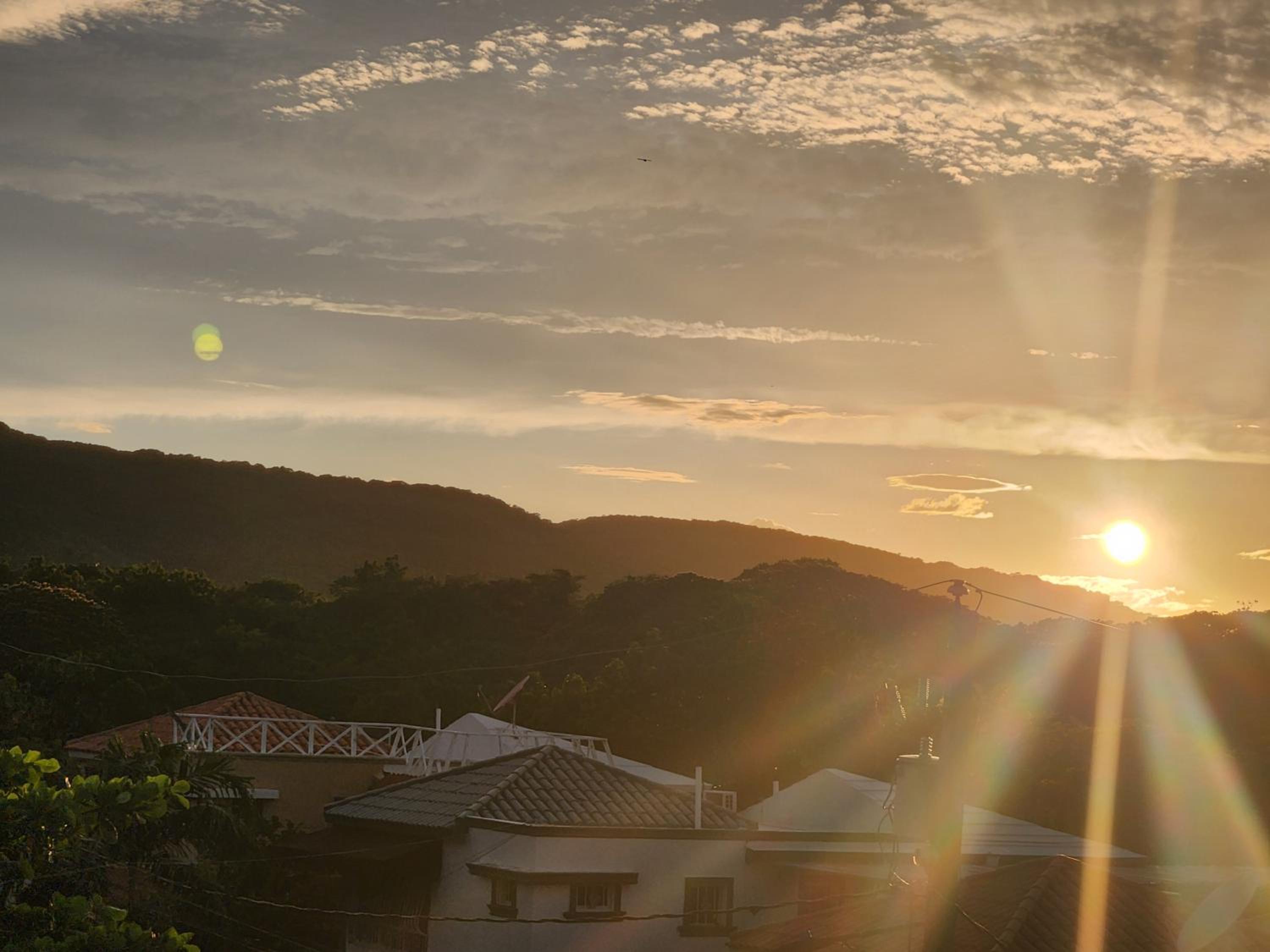 Penthouse Apartment with Bay and Mountain Views, Rooftop BBQ, AC, Fast WiFi, Near Saladilla Beach, Barahona view 4