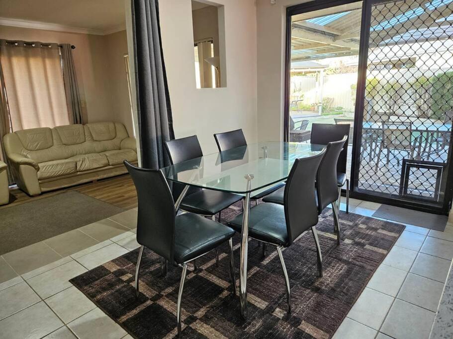 The Retreat - Central & Quiet Location - Cockburn Central