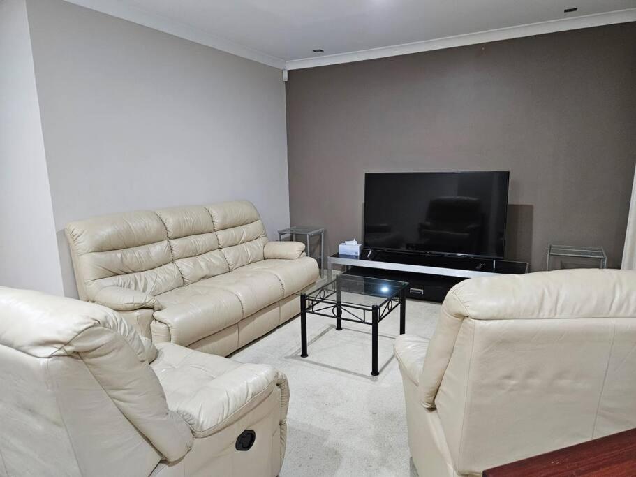 The Retreat - Central & Quiet Location - Cockburn Central