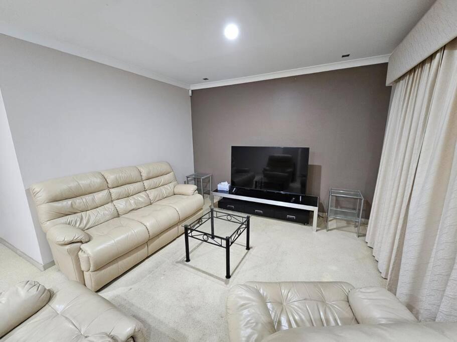 The Retreat - Central & Quiet Location - Cockburn Central