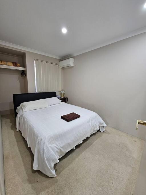 The Retreat - Central & Quiet Location - Cockburn Central