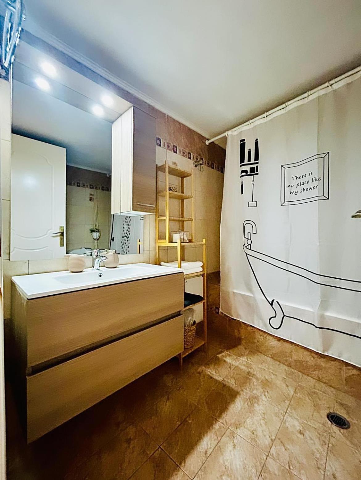 Urban Retreat-Apt with View near City Center photo 3