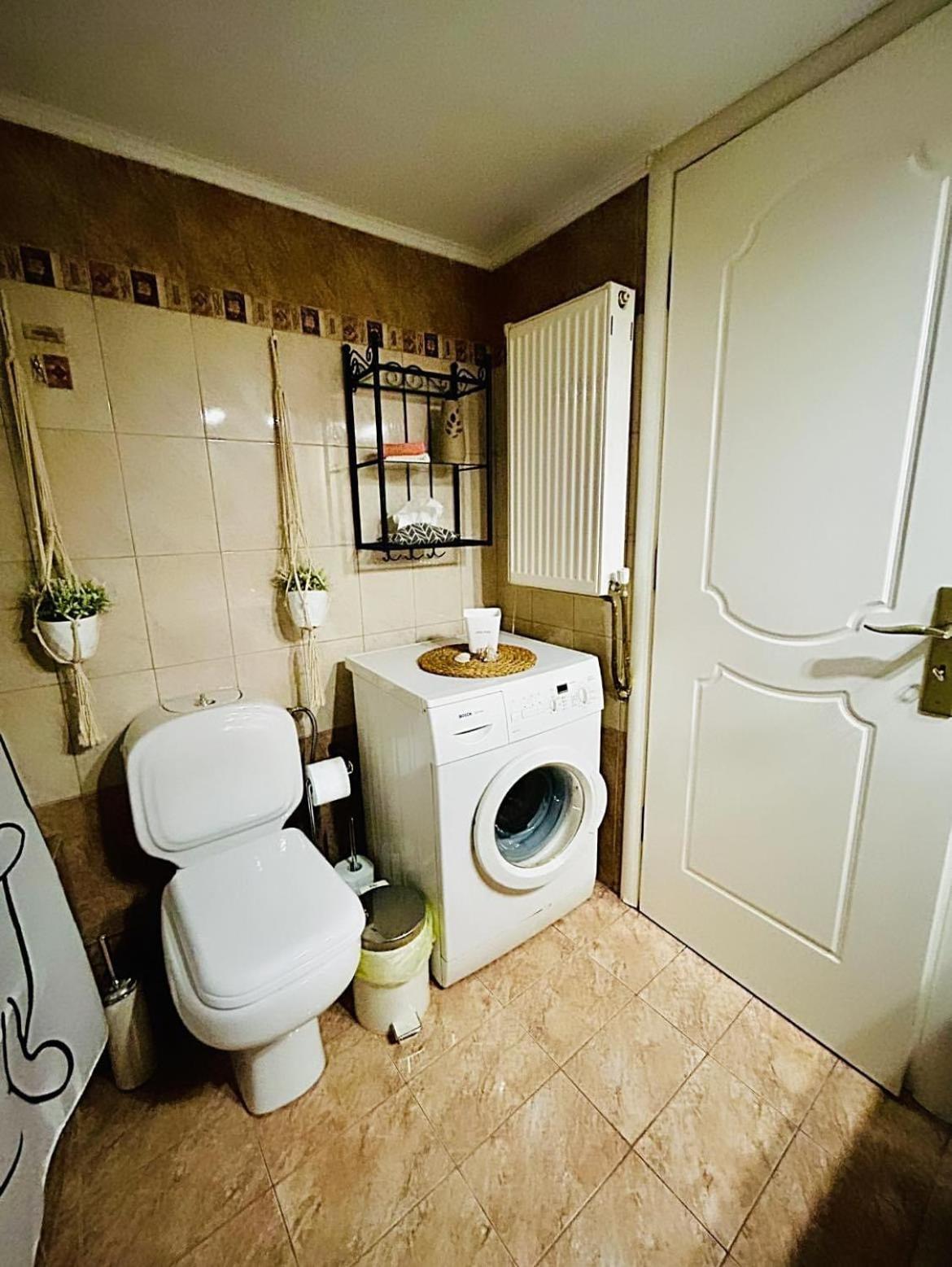 Urban Retreat-Apt with View near City Center photo 5