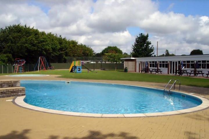 'Retro Retreat' Holiday chalet in the Norfolk Broads view 3