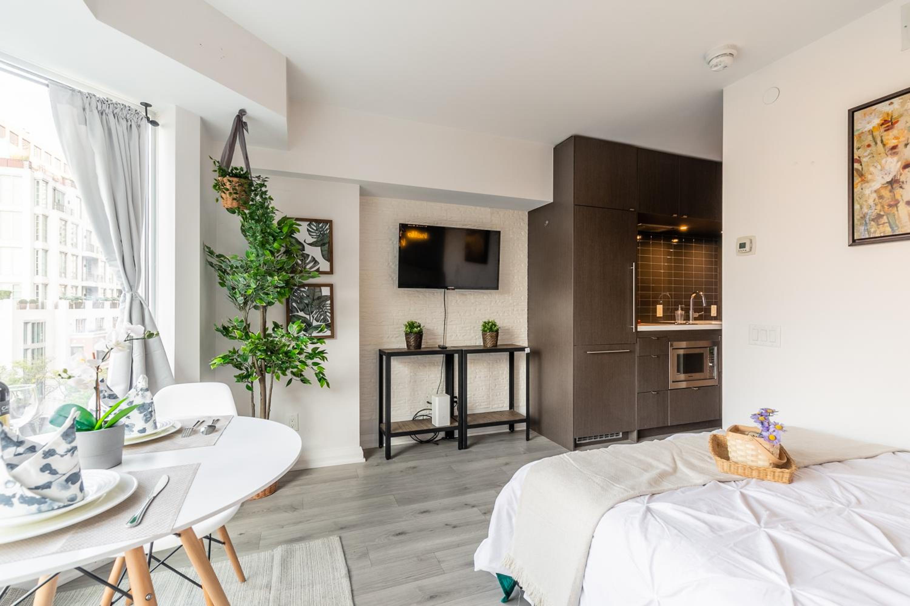 Yorkville Plaza Express Stay