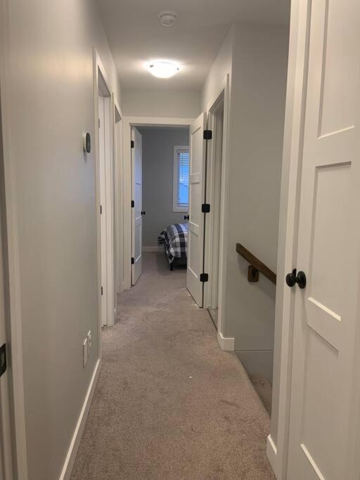 Exquisite 3 BR Villa with Double Garage-King Bed