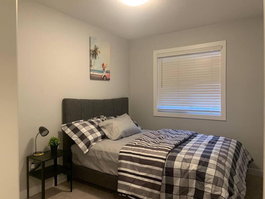 Exquisite 3 BR Villa with Double Garage-King Bed