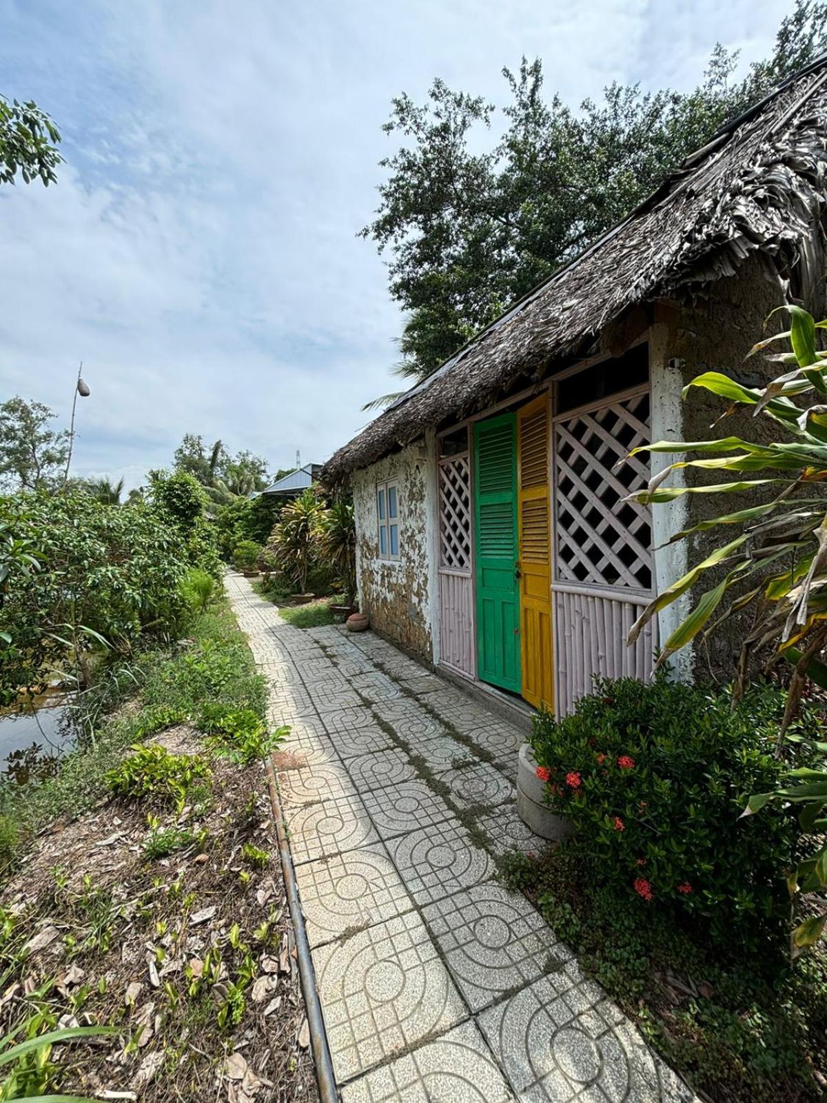 Mekong Delta Homestay 2-Day Tour & Adventure Cycling