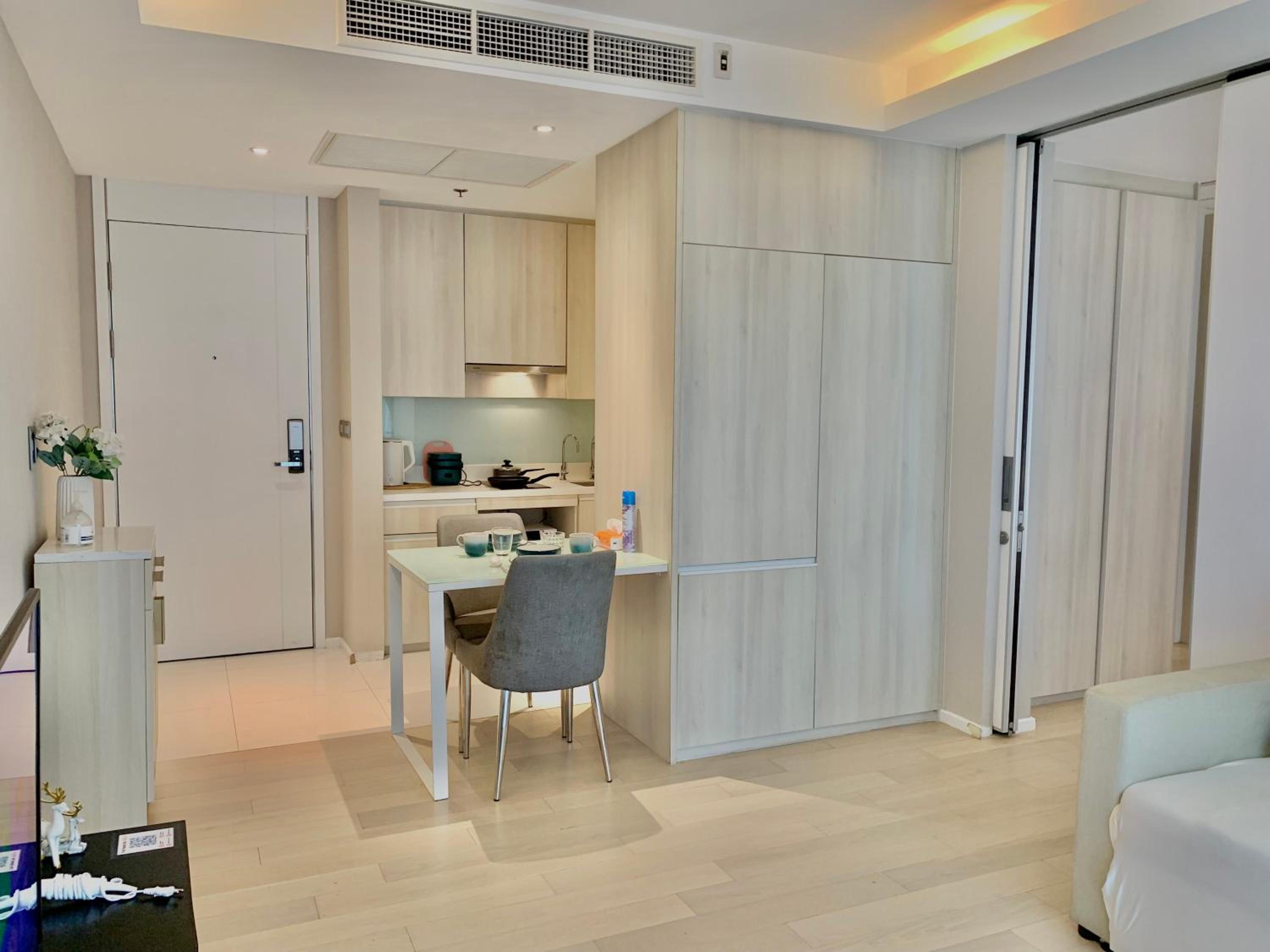 Sukhumvit 11#Luxury#Pool#Gym#BTS Nana&MRT Sukhumvit#1BR#Max4ppl