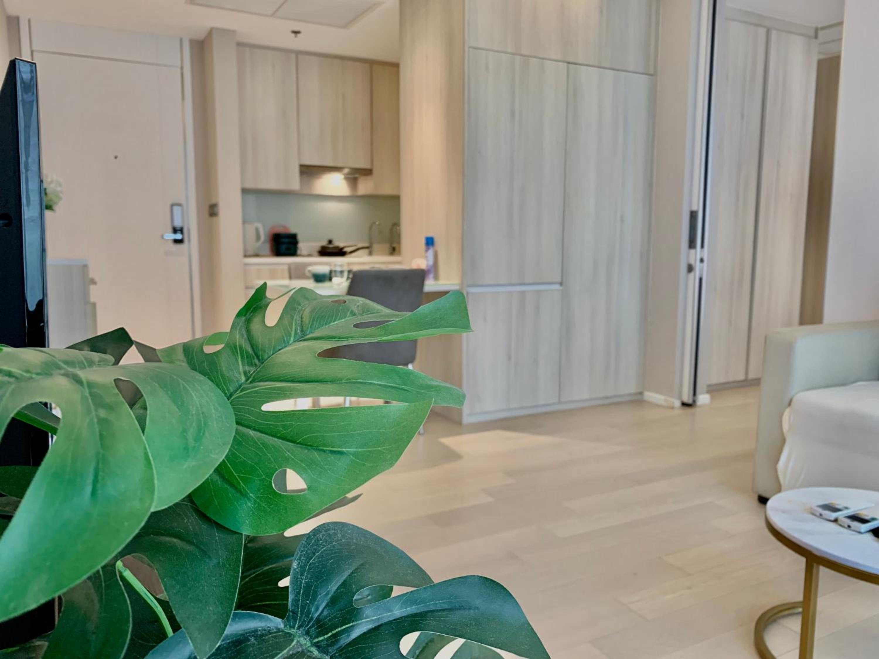 Sukhumvit 11#Luxury#Pool#Gym#BTS Nana&MRT Sukhumvit#1BR#Max4ppl