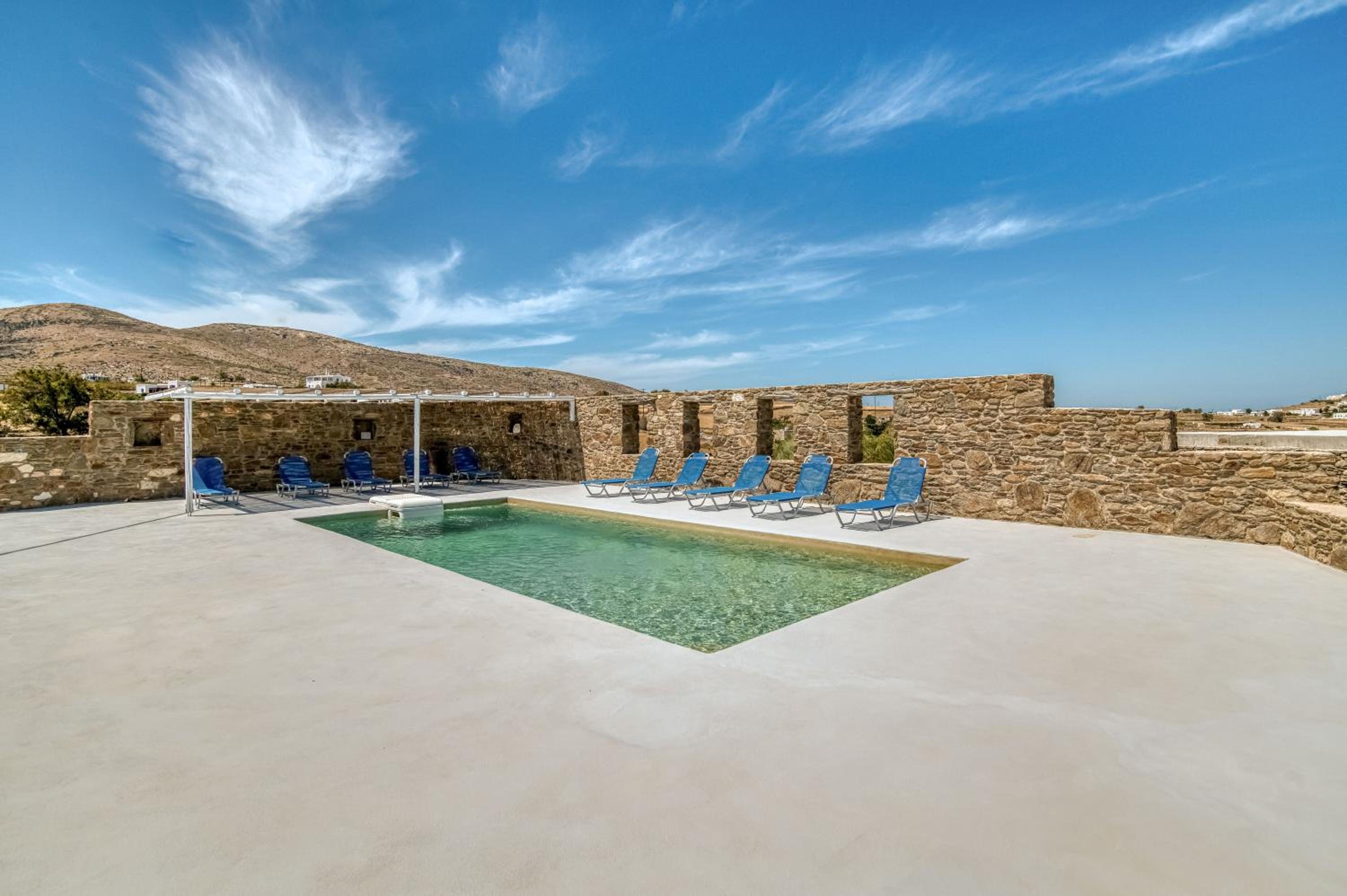 NikoRamaVilla Paros with swimming poll and BBQ for 21 guests