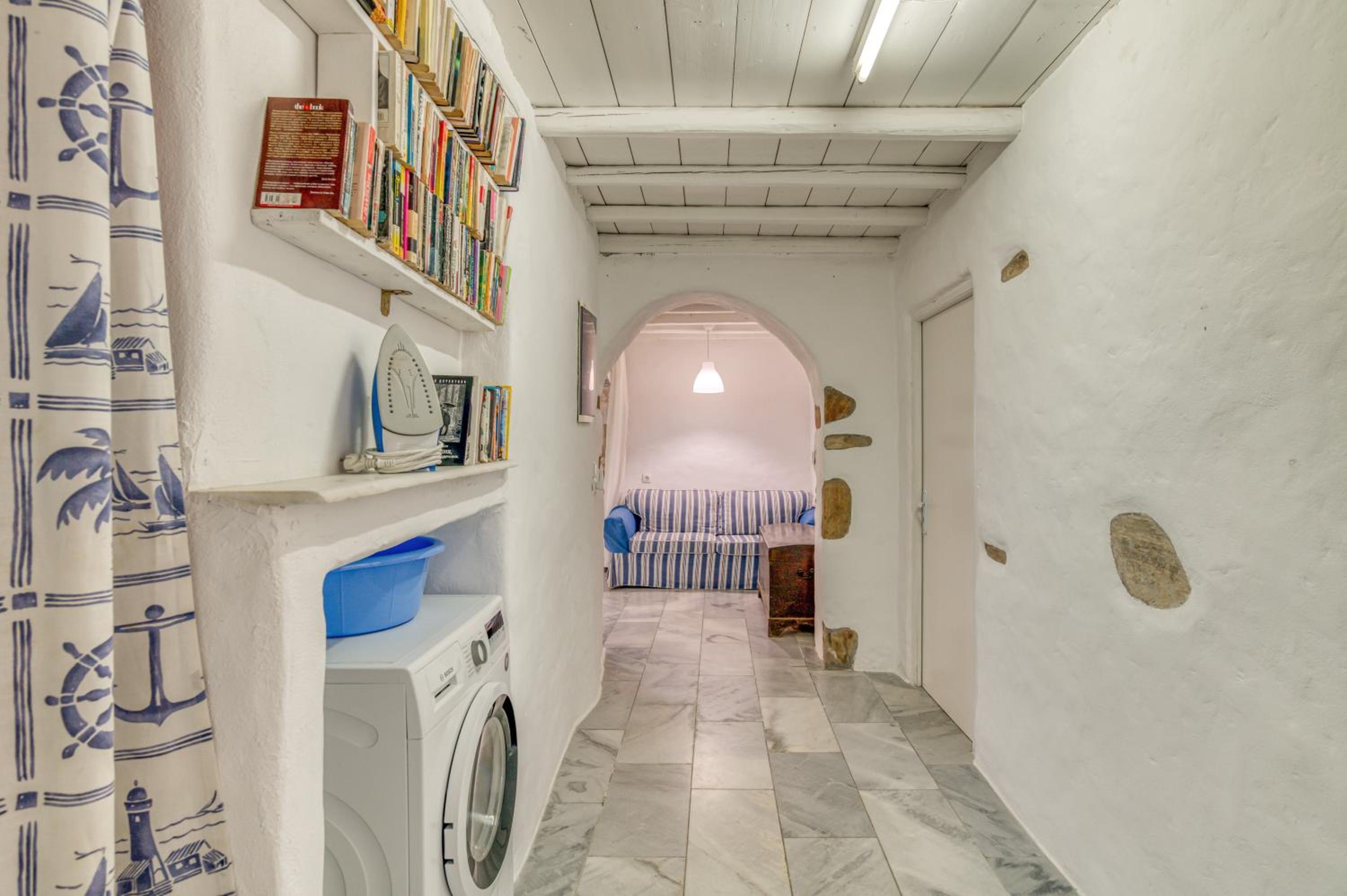 NikoRamaVilla Paros with swimming poll and BBQ for 21 guests