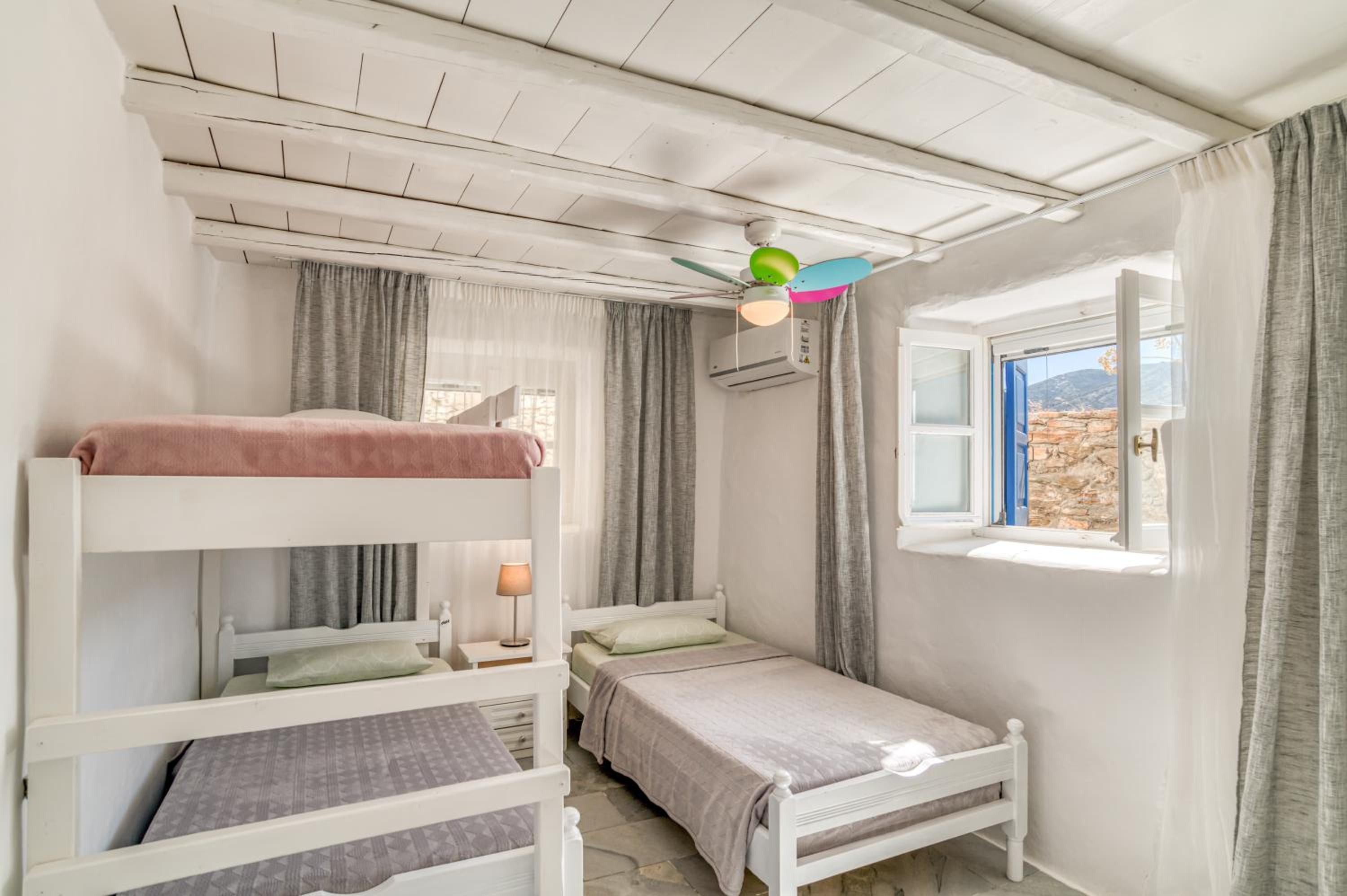 NikoRamaVilla Paros with swimming poll and BBQ for 21 guests