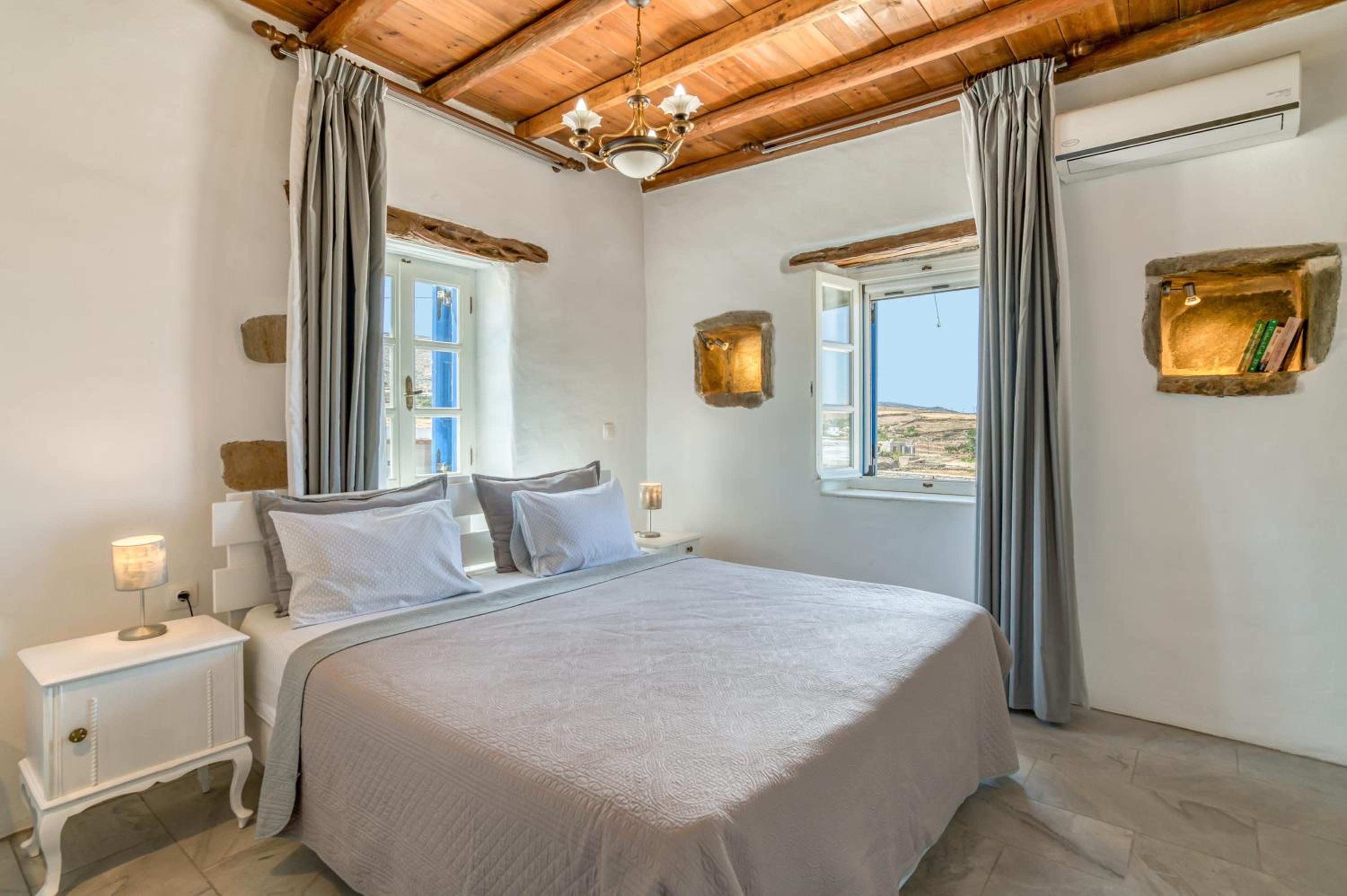NikoRamaVilla Paros with swimming poll and BBQ for 21 guests