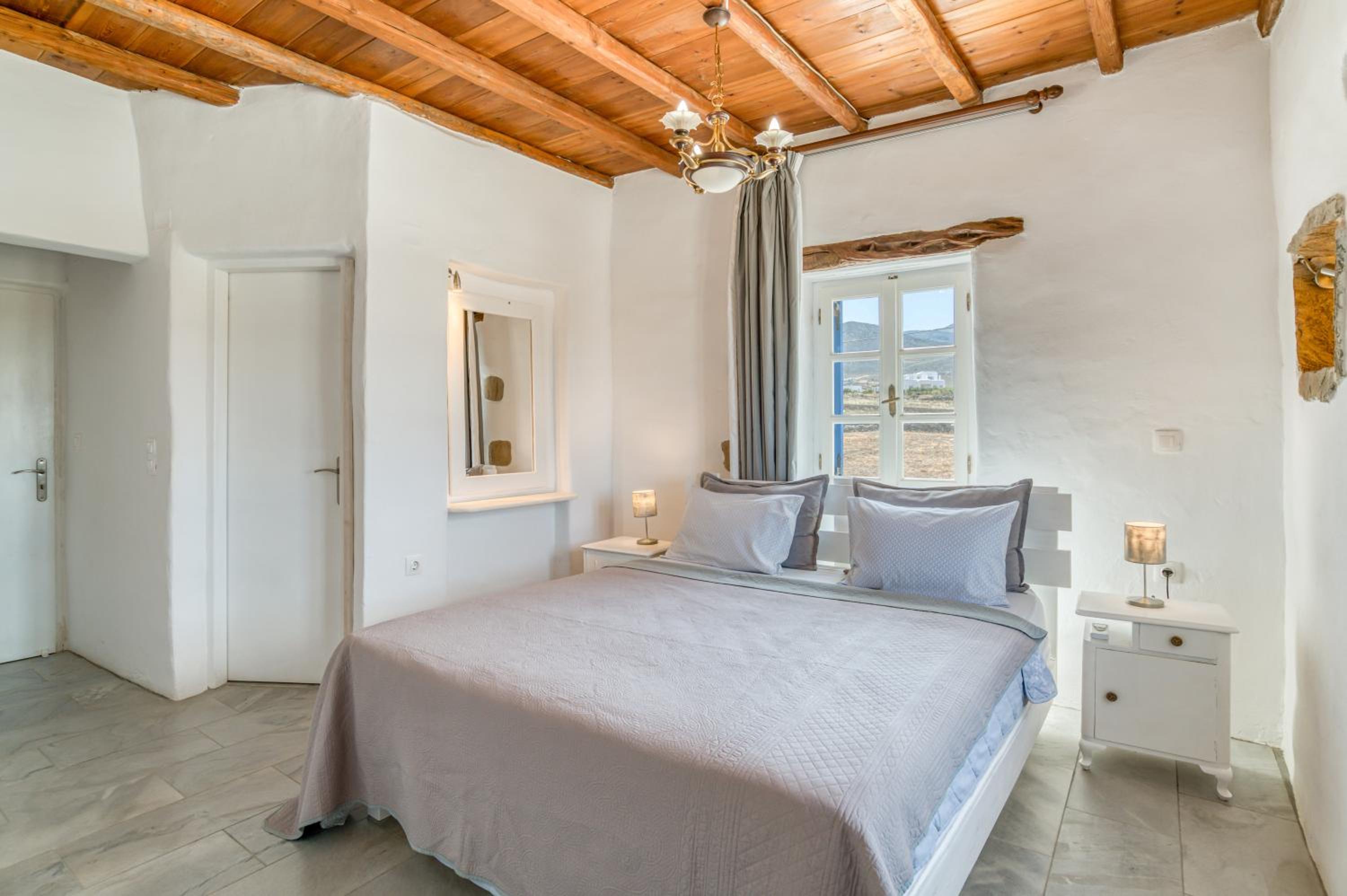 NikoRamaVilla Paros with swimming poll and BBQ for 21 guests