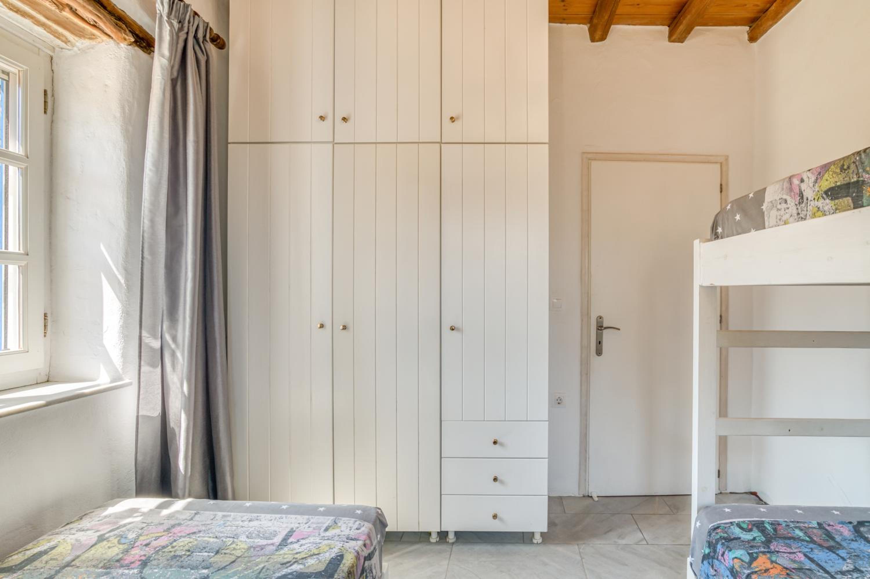 NikoRamaVilla Paros with swimming poll and BBQ for 21 guests