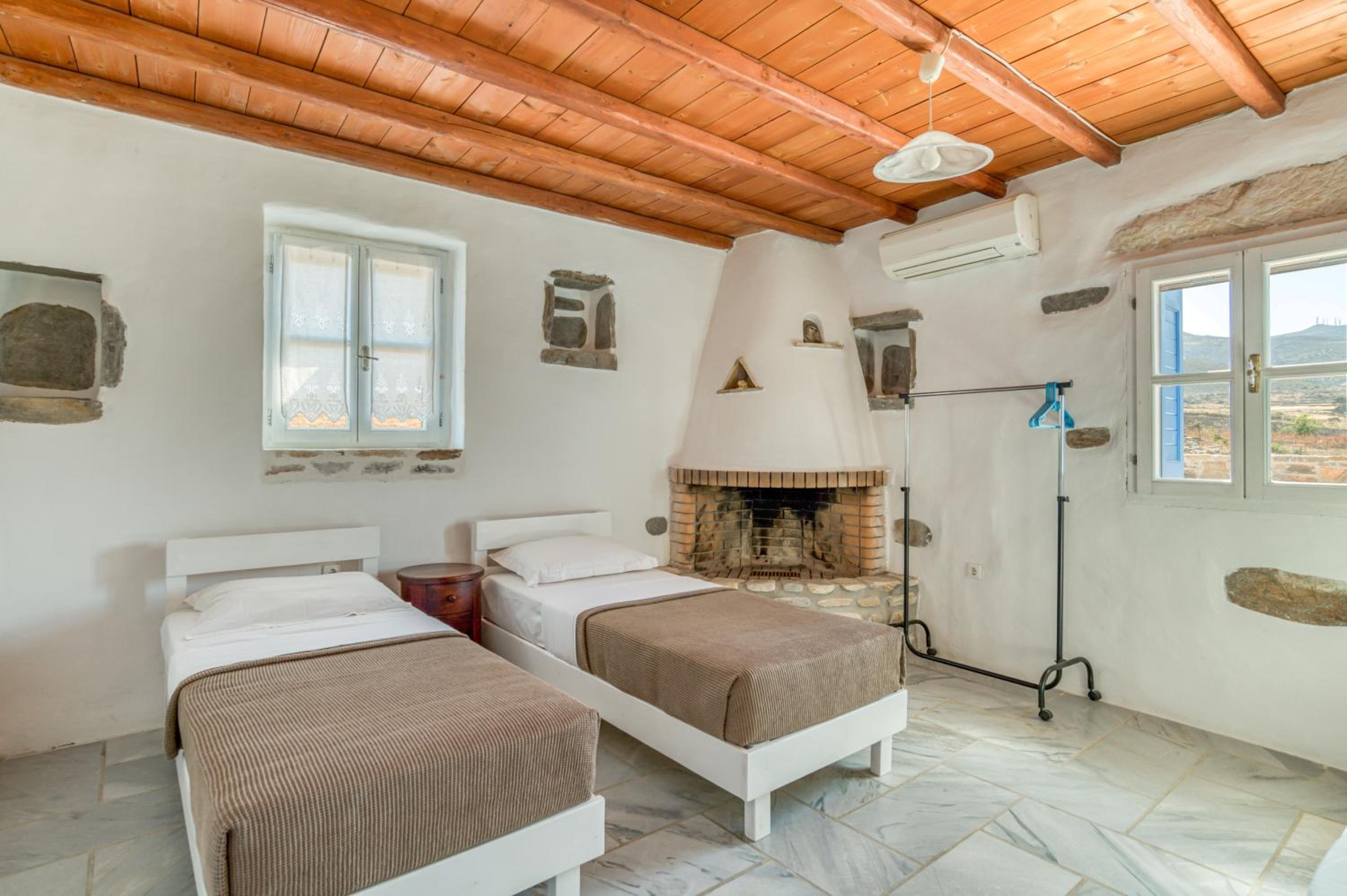 NikoRamaVilla Paros with swimming poll and BBQ for 21 guests