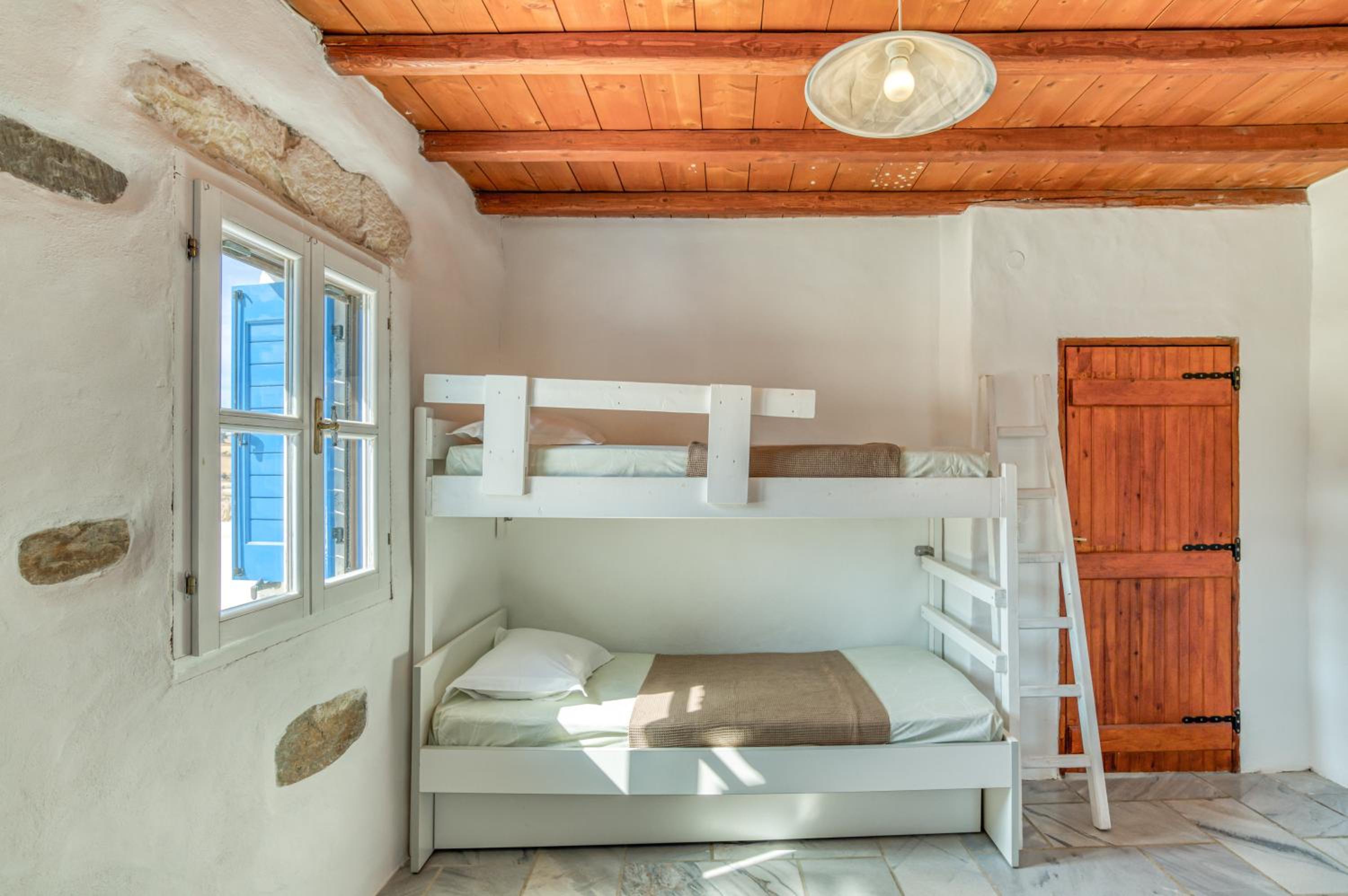 NikoRamaVilla Paros with swimming poll and BBQ for 21 guests