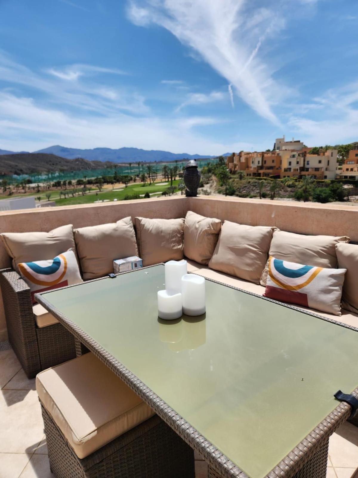 Ático esquinero con preciosas vistas al Valle del Este Golf con piscina comunitaria! photo 4