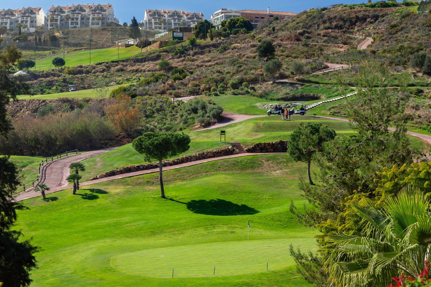 Modern Sea & Golf View 2-Bedroom Apartment with Pool and Terrace in Mijas