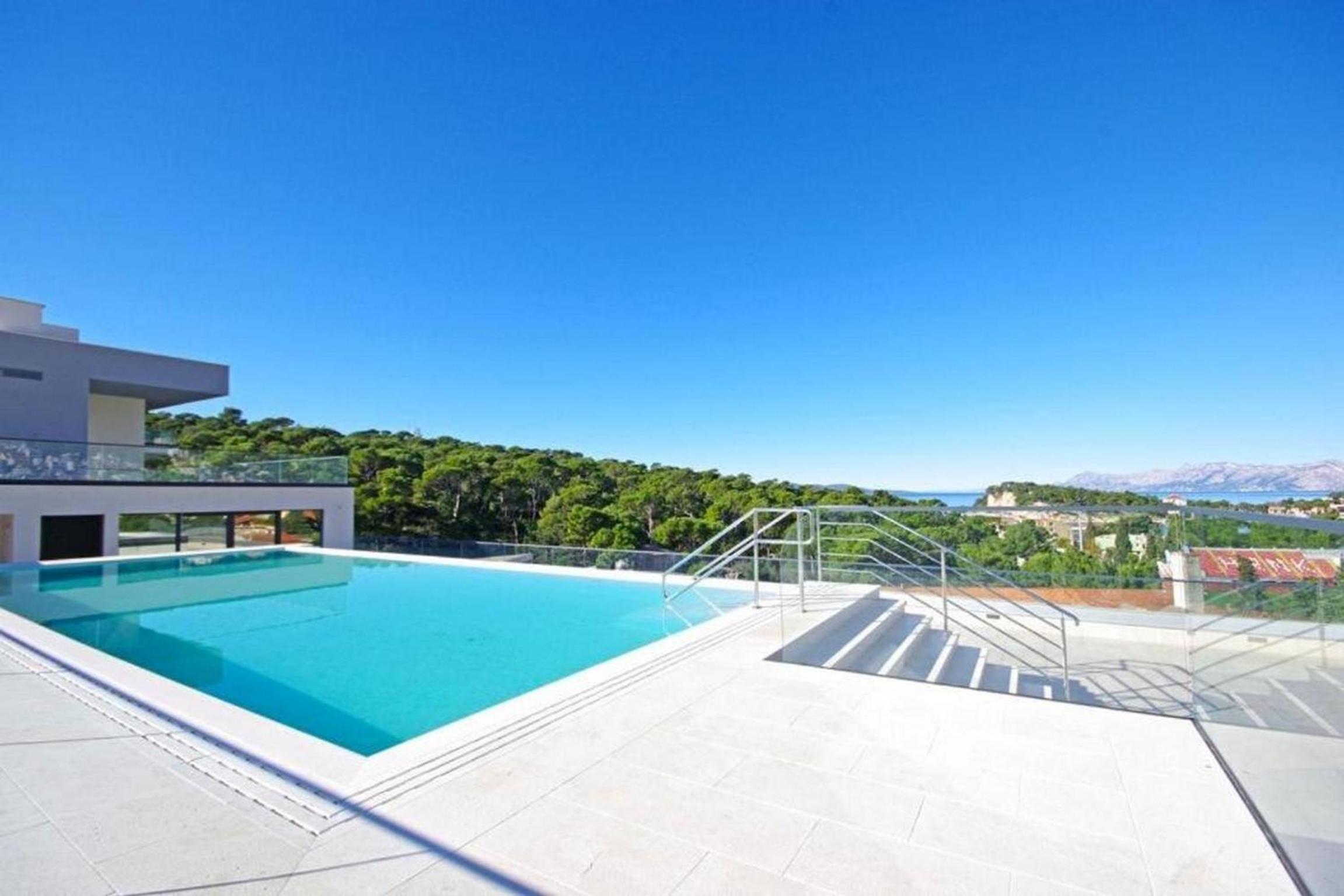 Lux Ella Apartment With Shared Pool view 5