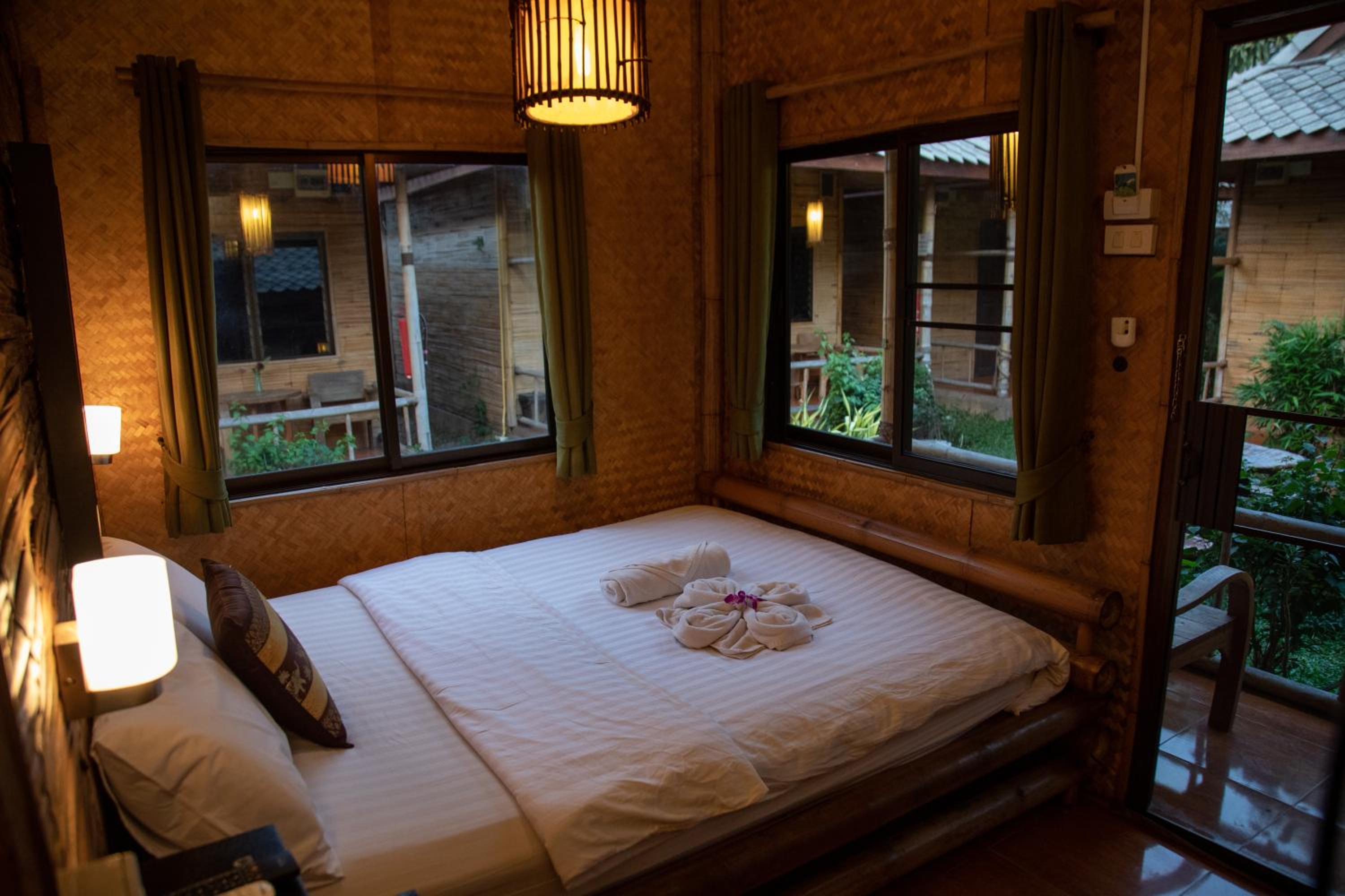 Boutique Hotel & Restaurant, Jaidee Bamboo Huts