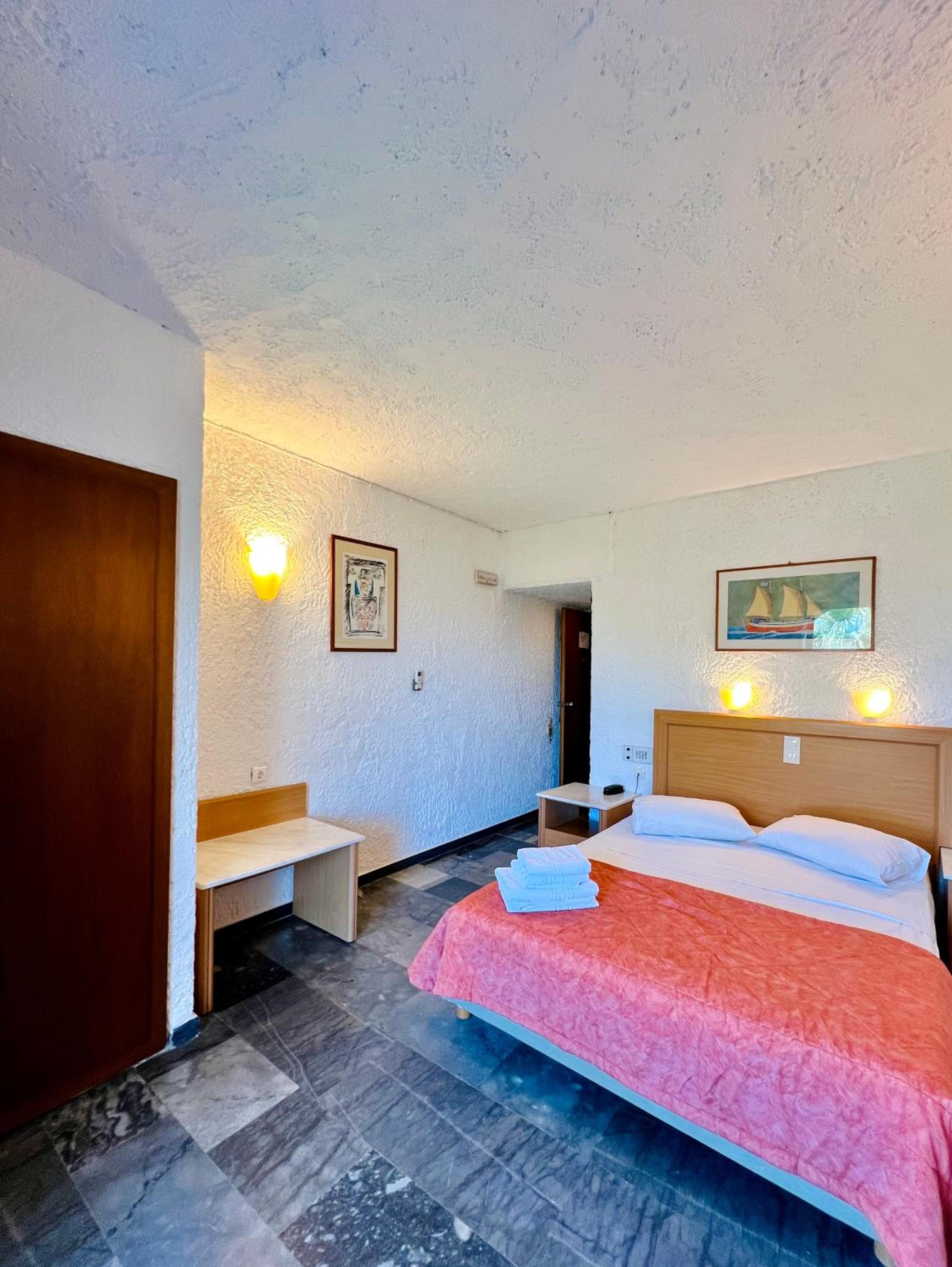 Karteros Hotel