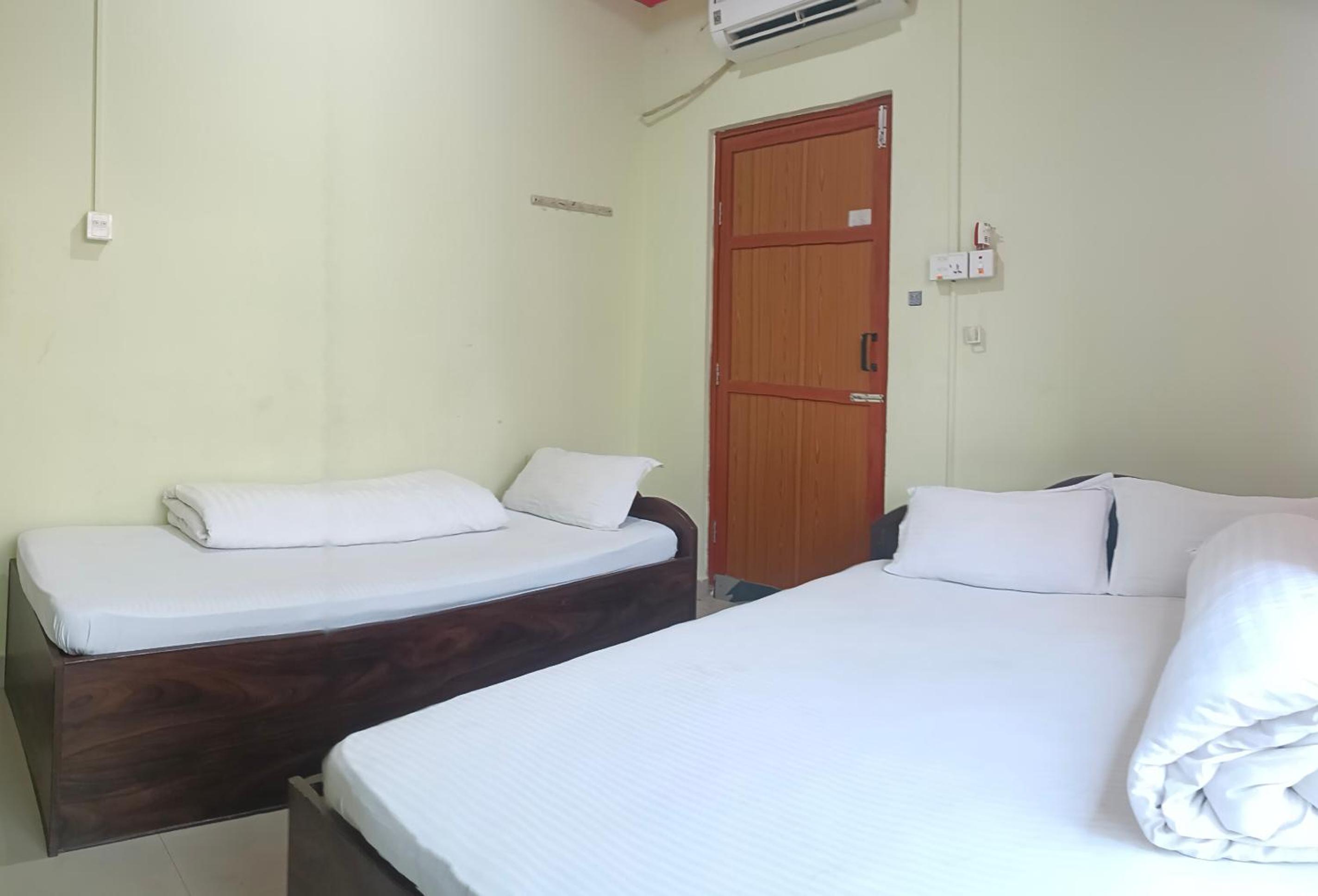 Om siddhababa Restaurant and Lodge view 5