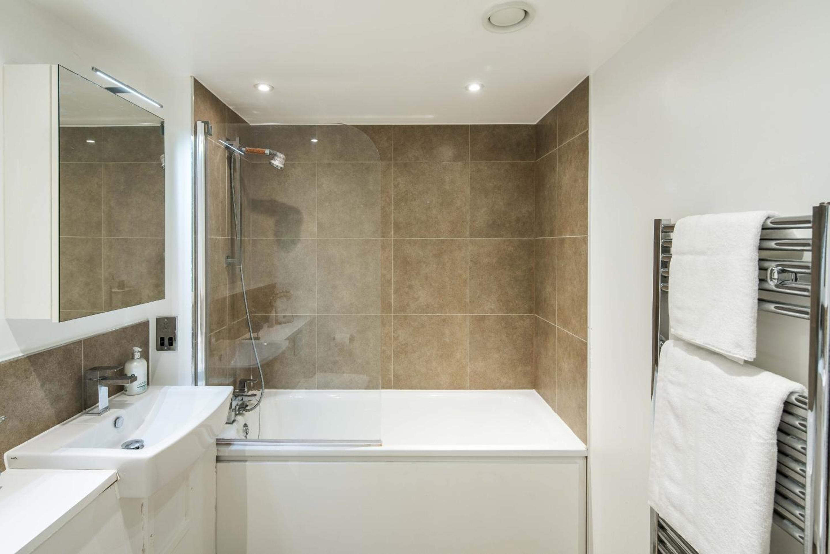 Shoreditch Apartments by Sleepy